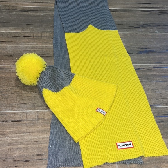 ❤️❤️PRELOVED❤️❤️ HUNTER Original Moustache Beanie Bobble Hat and Scarf - Picture 9 of 12